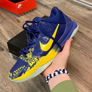 Kobe 5 protro 5 rings purple and gold size 9.5 men’s
